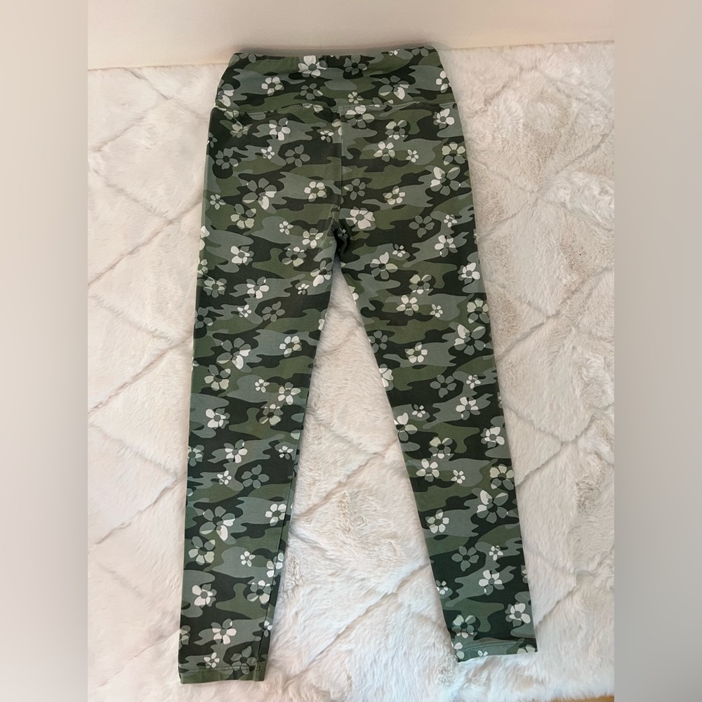 Girls Leggings Bundle Size 7/8 | SO Camo + Blue Floral + Black Doodle - Picture 9 of 13
